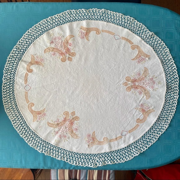 Vintage Tablecloth Centerpiece Hand Embroidered Harvest Basket Crochet Edge - Picture 2 of 7